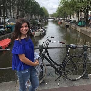 Meet your Posher, Isabella
